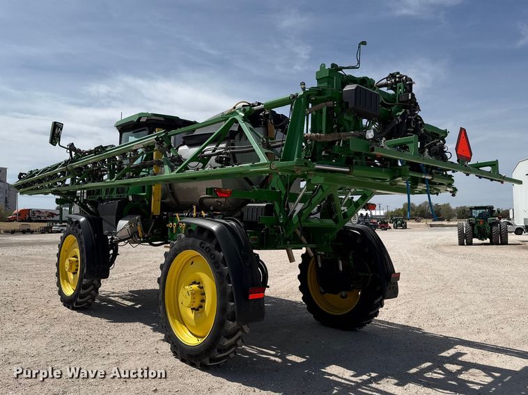 image for item DZ5363 2022 John Deere 412R sprayer