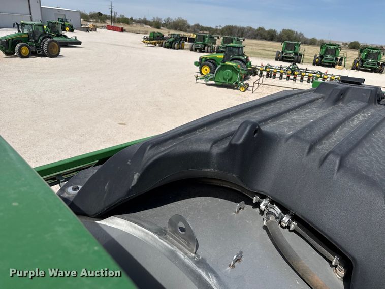 image for item DZ5363 2022 John Deere 412R sprayer