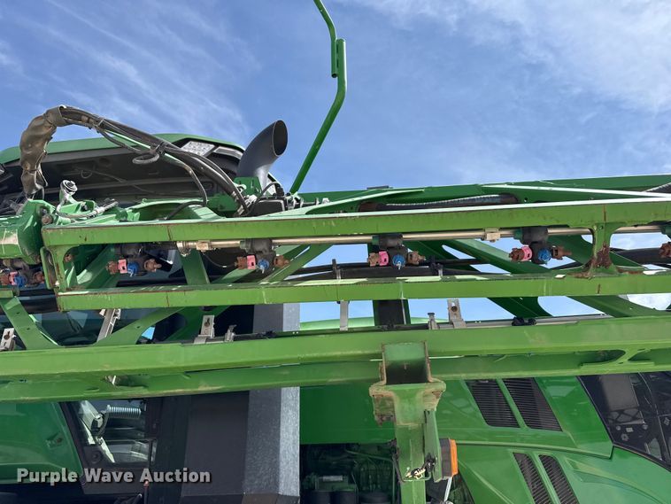 image for item DZ5363 2022 John Deere 412R sprayer
