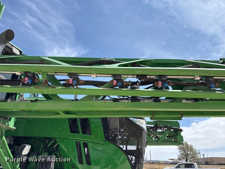 image for item DZ5363 2022 John Deere 412R sprayer