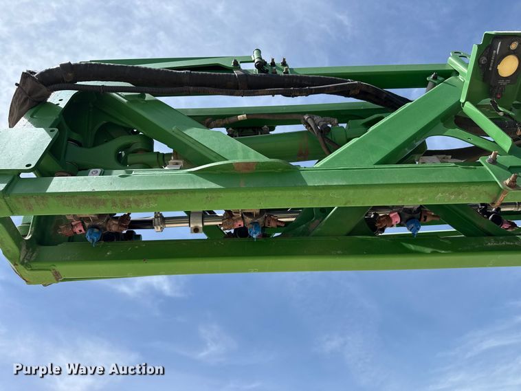 image for item DZ5363 2022 John Deere 412R sprayer