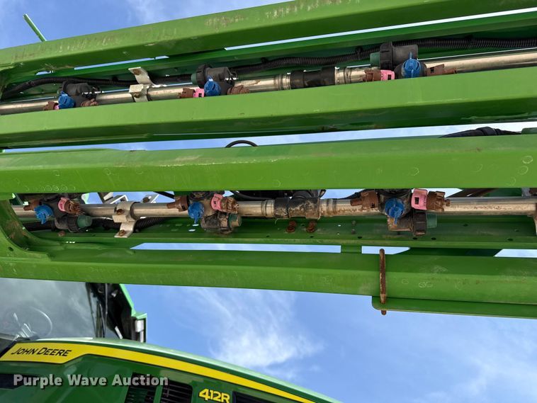 image for item DZ5363 2022 John Deere 412R sprayer