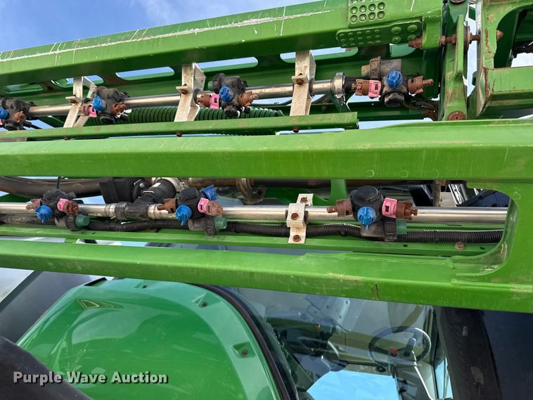 image for item DZ5363 2022 John Deere 412R sprayer