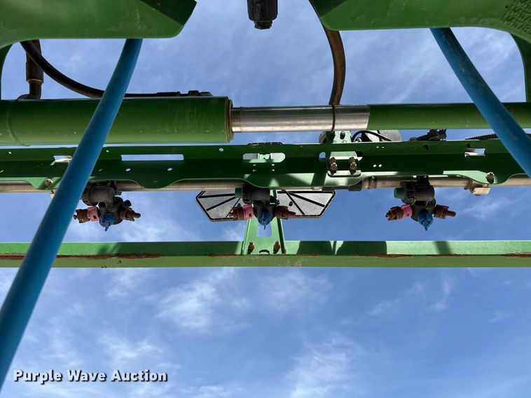 image for item DZ5363 2022 John Deere 412R sprayer