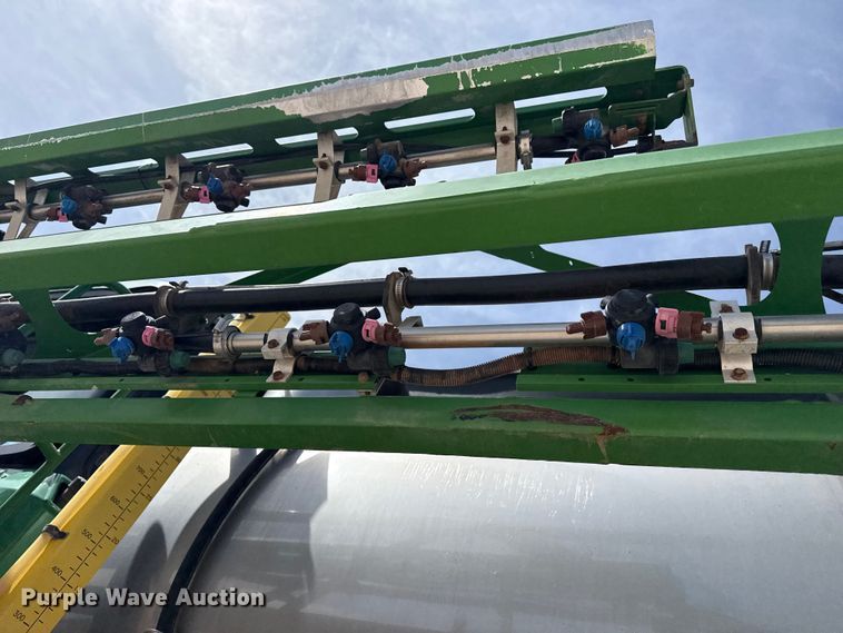 image for item DZ5363 2022 John Deere 412R sprayer