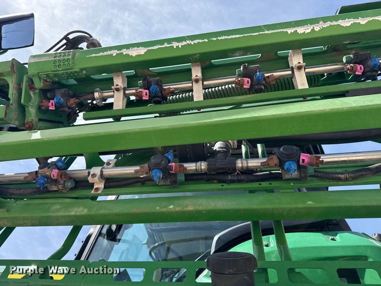 image for item DZ5363 2022 John Deere 412R sprayer