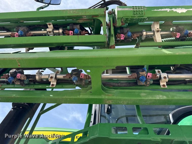 image for item DZ5363 2022 John Deere 412R sprayer