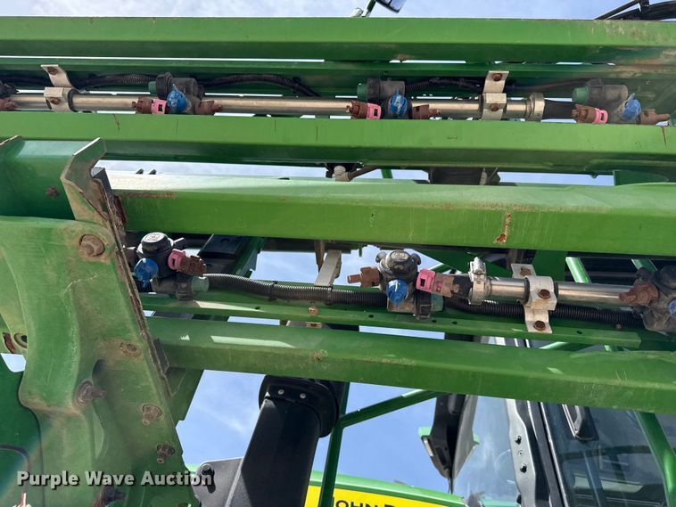 image for item DZ5363 2022 John Deere 412R sprayer