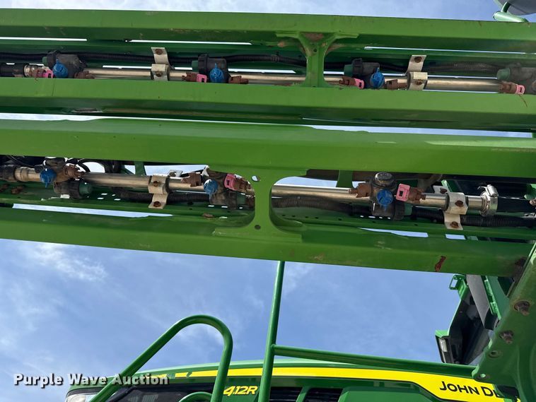 image for item DZ5363 2022 John Deere 412R sprayer