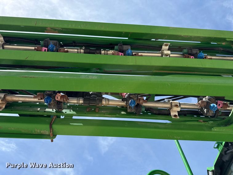 image for item DZ5363 2022 John Deere 412R sprayer