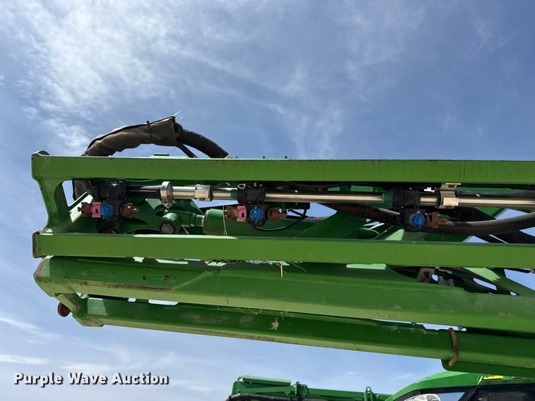 image for item DZ5363 2022 John Deere 412R sprayer