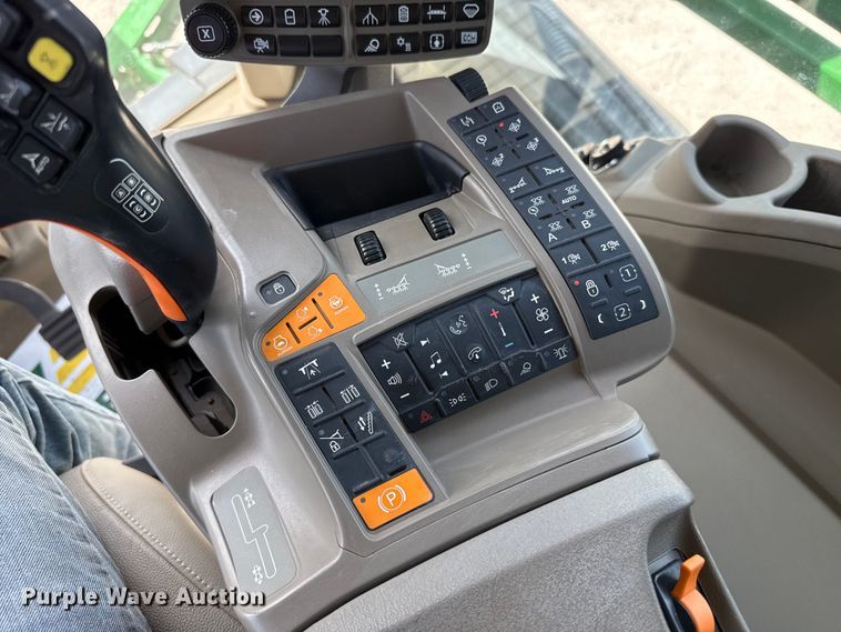 image for item DZ5363 2022 John Deere 412R sprayer