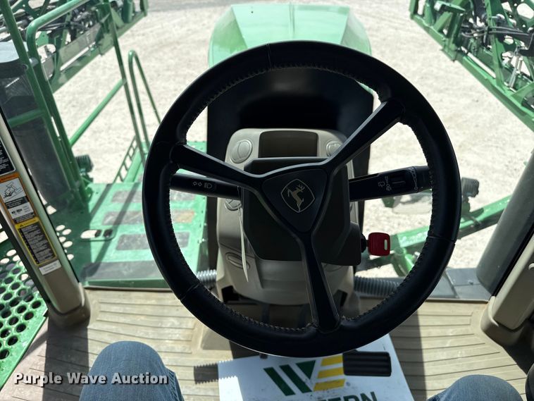 image for item DZ5363 2022 John Deere 412R sprayer