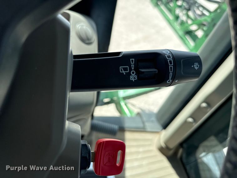 image for item DZ5363 2022 John Deere 412R sprayer