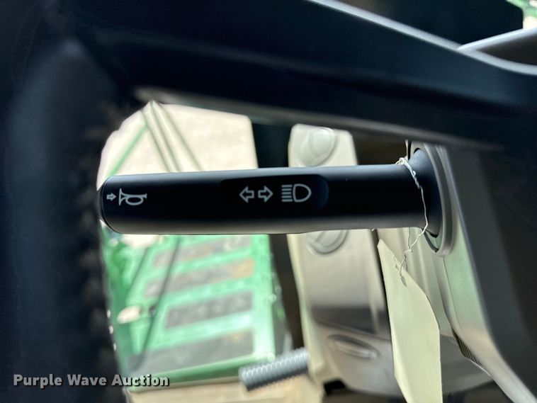 image for item DZ5363 2022 John Deere 412R sprayer