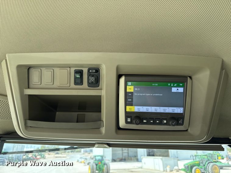 image for item DZ5363 2022 John Deere 412R sprayer