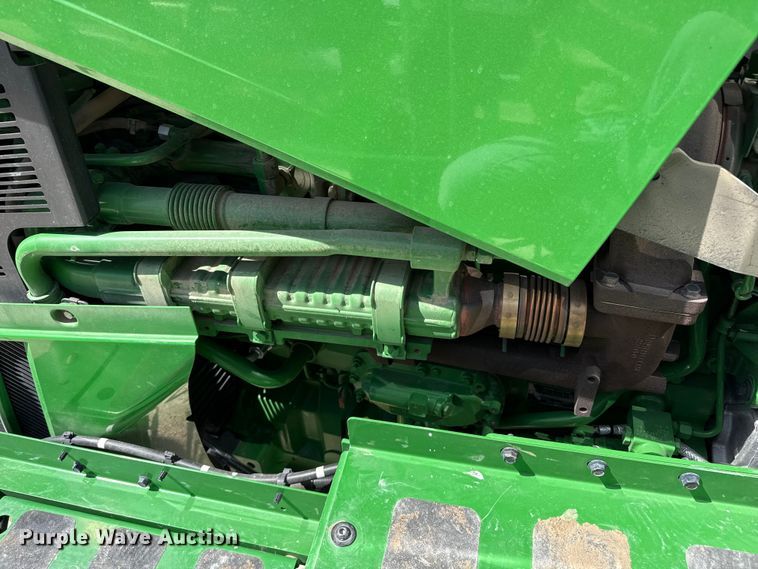 image for item DZ5363 2022 John Deere 412R sprayer