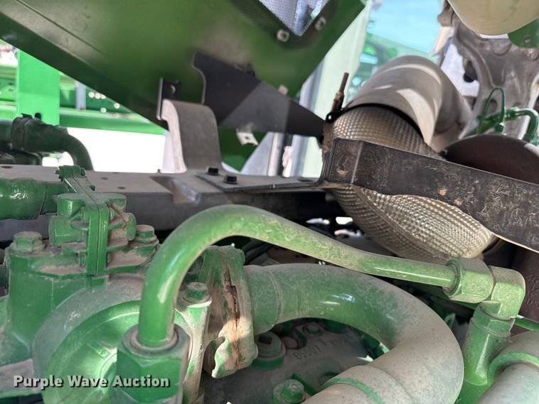 image for item DZ5363 2022 John Deere 412R sprayer