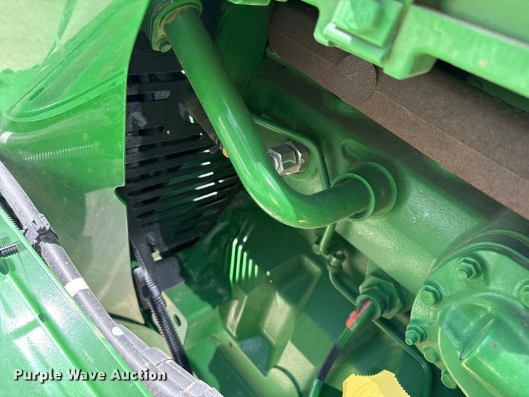 image for item DZ5363 2022 John Deere 412R sprayer