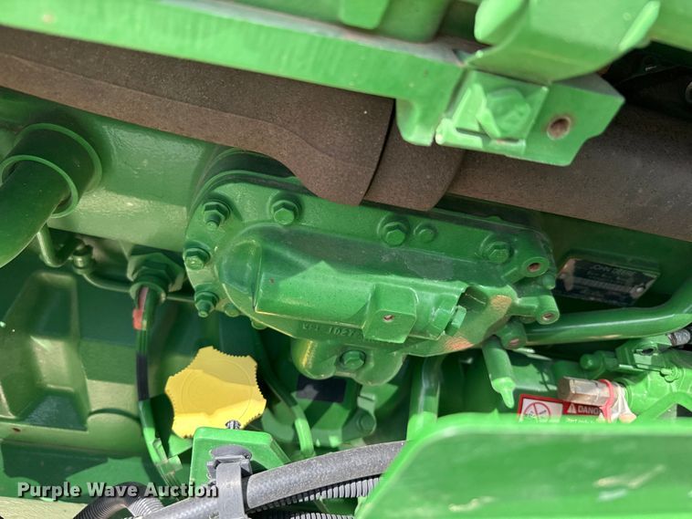 image for item DZ5363 2022 John Deere 412R sprayer