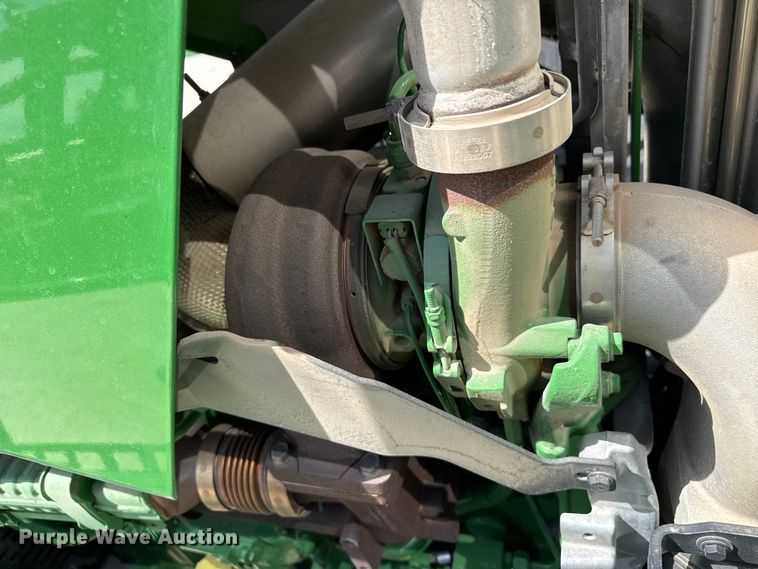 image for item DZ5363 2022 John Deere 412R sprayer