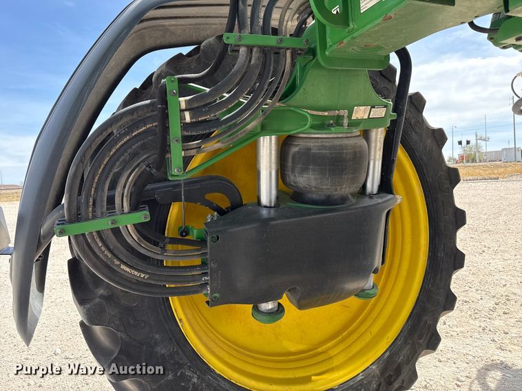 image for item DZ5363 2022 John Deere 412R sprayer