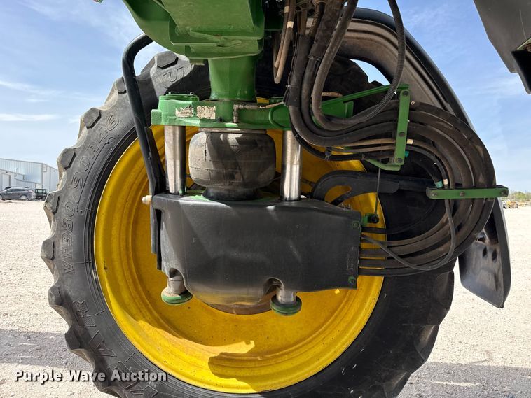 image for item DZ5363 2022 John Deere 412R sprayer