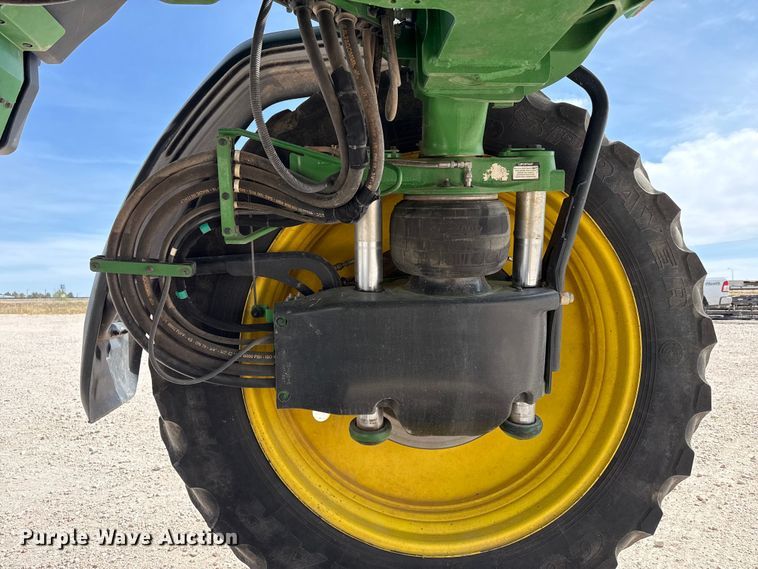 image for item DZ5363 2022 John Deere 412R sprayer