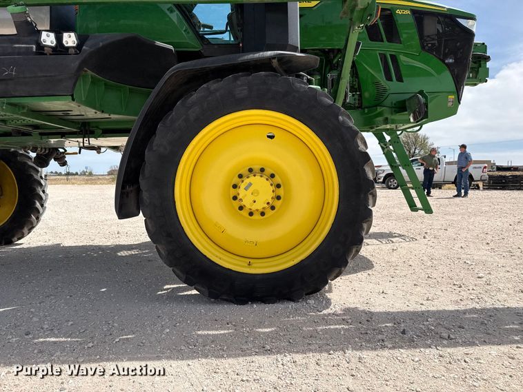 image for item DZ5363 2022 John Deere 412R sprayer