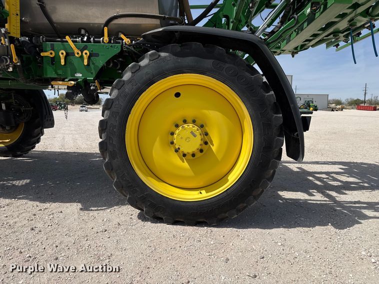 image for item DZ5363 2022 John Deere 412R sprayer