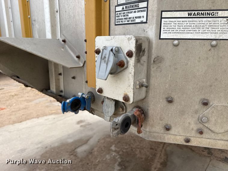 image for item DZ5371 2007 Merritt livestock trailer