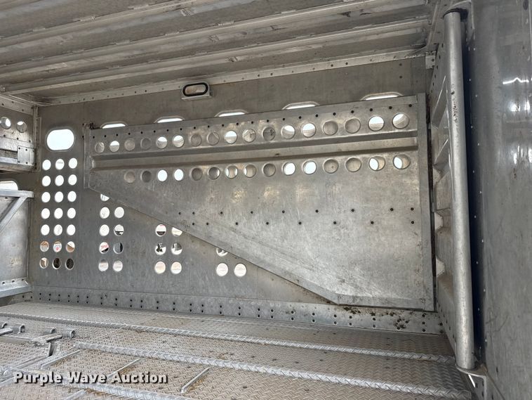 image for item DZ5371 2007 Merritt livestock trailer