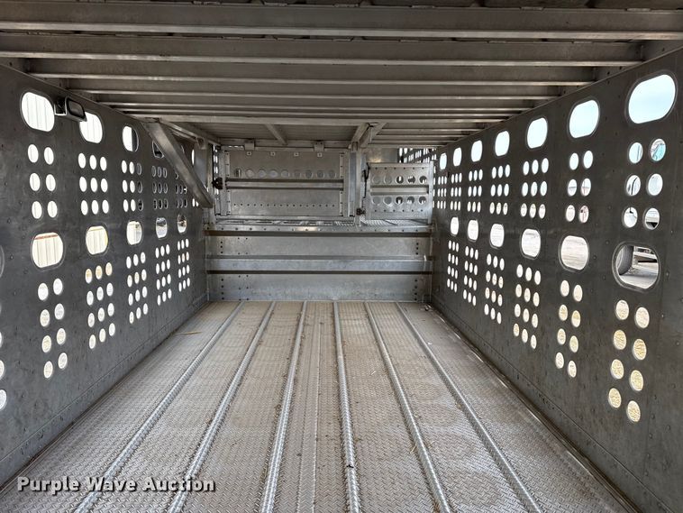 image for item DZ5371 2007 Merritt livestock trailer