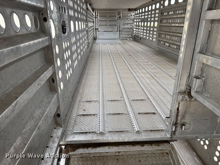 image for item DZ5371 2007 Merritt livestock trailer