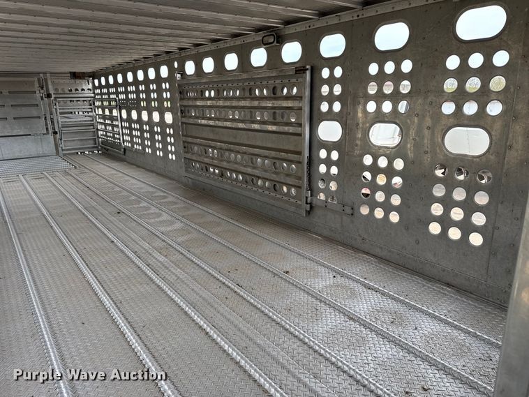 image for item DZ5371 2007 Merritt livestock trailer