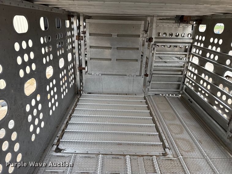 image for item DZ5371 2007 Merritt livestock trailer