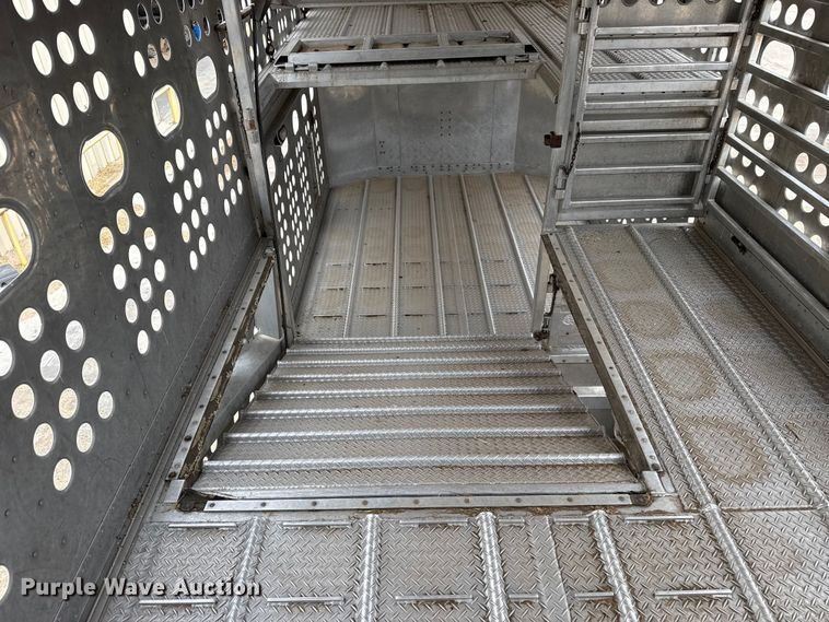 image for item DZ5371 2007 Merritt livestock trailer