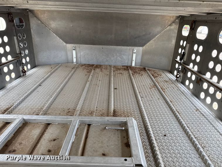 image for item DZ5371 2007 Merritt livestock trailer