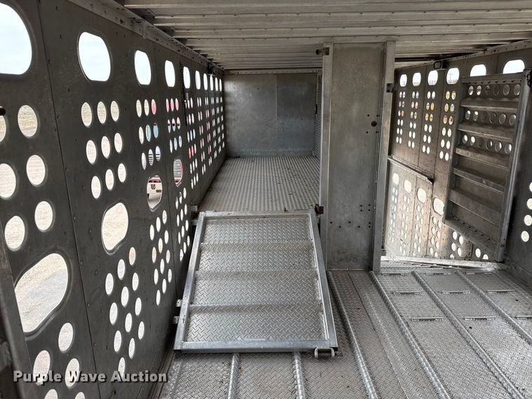 image for item DZ5371 2007 Merritt livestock trailer