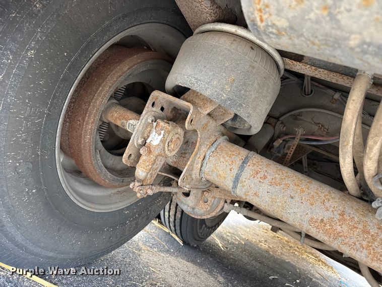 image for item DZ5371 2007 Merritt livestock trailer