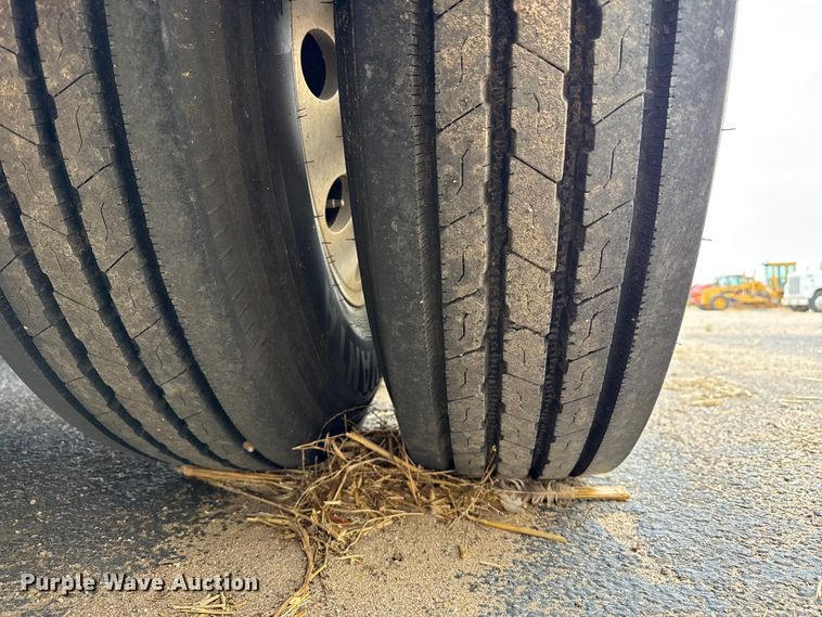 image for item DZ5371 2007 Merritt livestock trailer