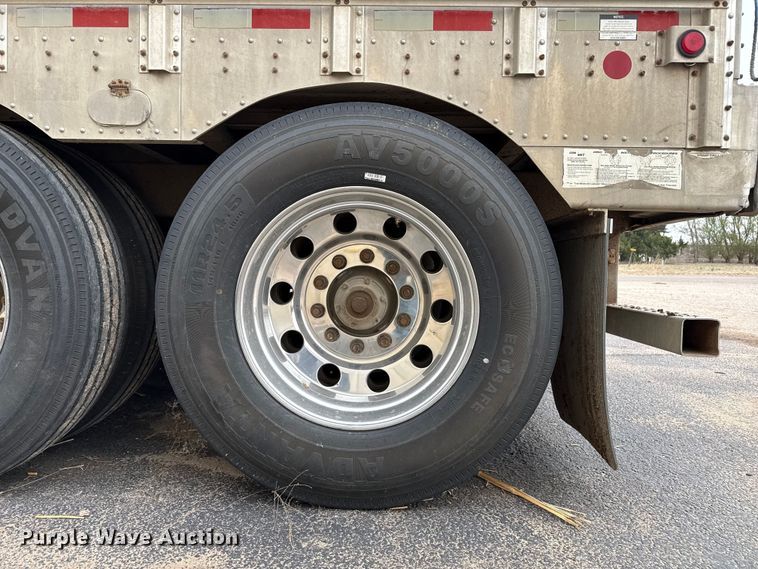 image for item DZ5371 2007 Merritt livestock trailer