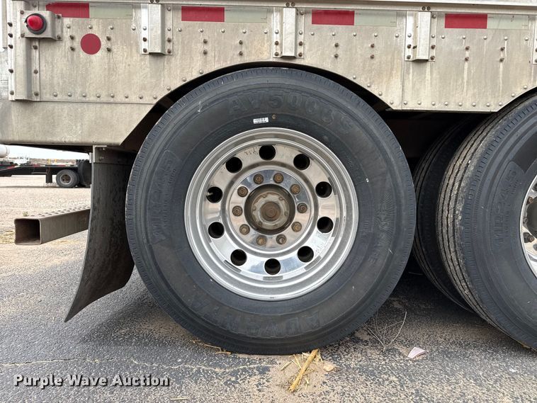 image for item DZ5371 2007 Merritt livestock trailer