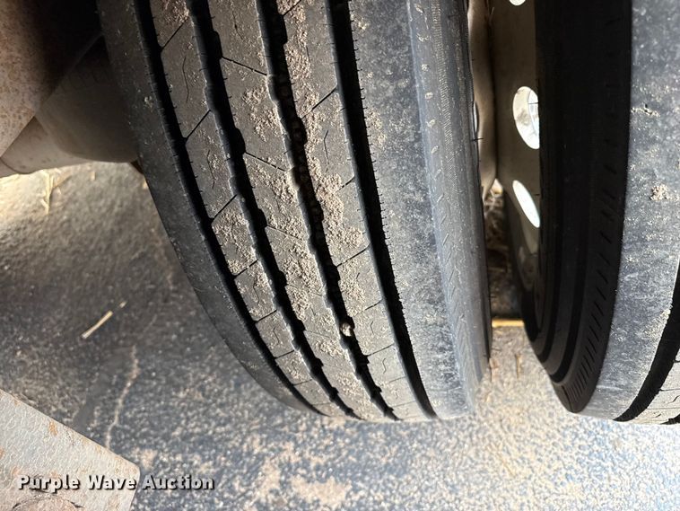 image for item DZ5371 2007 Merritt livestock trailer