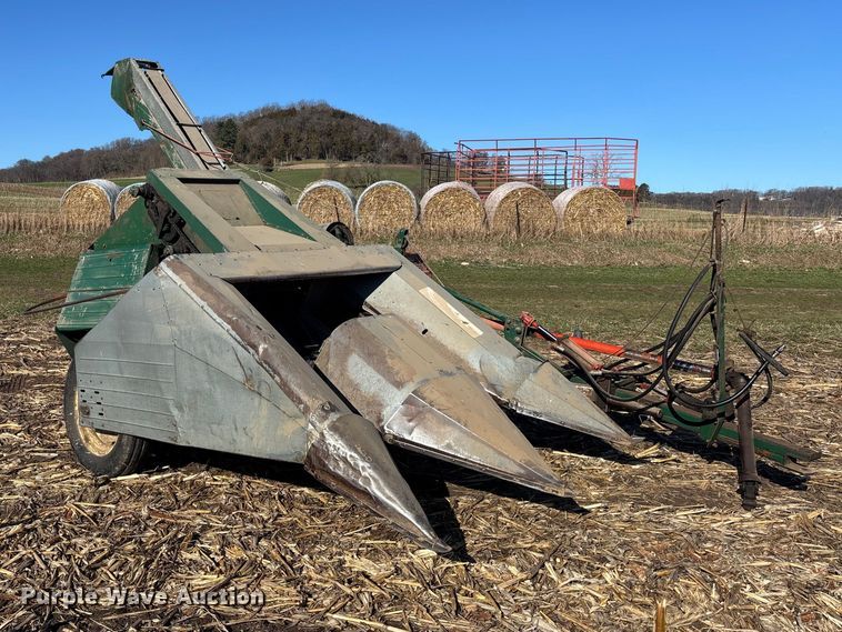 image for item EA4755 New Idea 327 corn picker