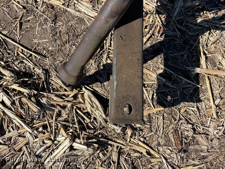 image for item EA4755 New Idea 327 corn picker