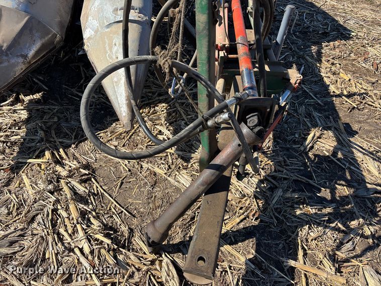 image for item EA4755 New Idea 327 corn picker