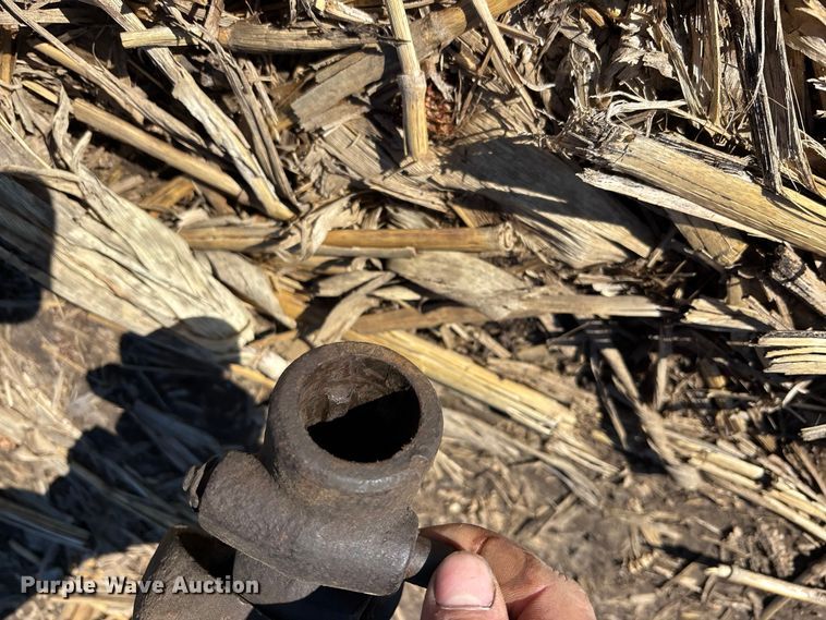 image for item EA4755 New Idea 327 corn picker