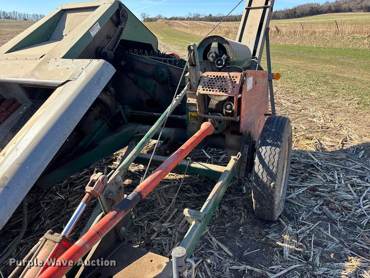 image for item EA4755 New Idea 327 corn picker