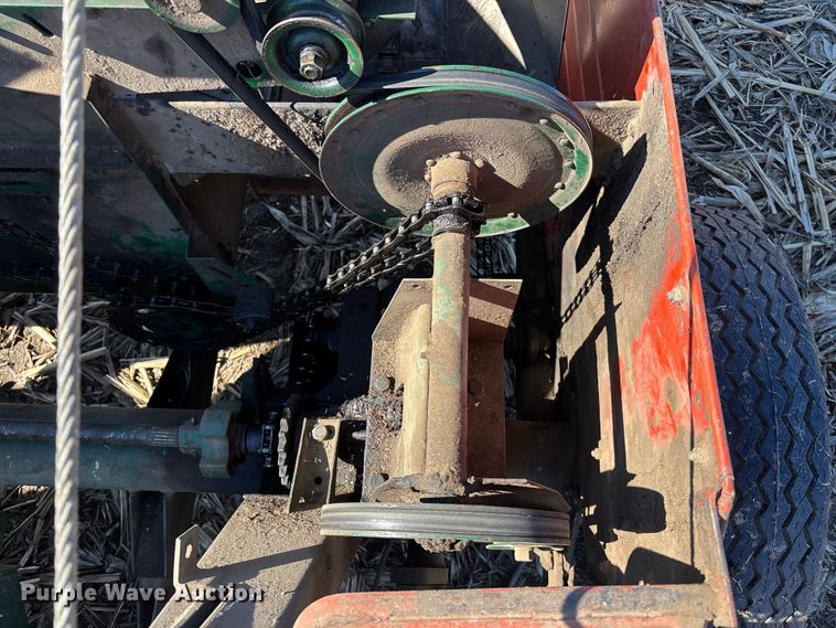 image for item EA4755 New Idea 327 corn picker